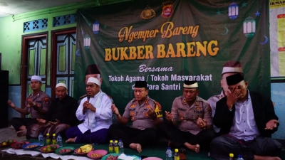 Buka Puasa Pertama, Kapolresta Tangerang Ngemper Bareng Santri