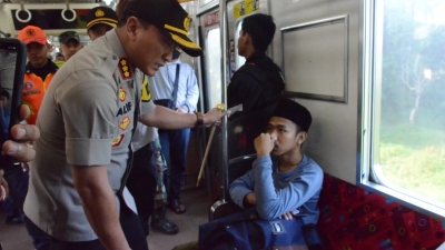 Polisi Hadang Belasan Anak di Bawah Umur yang Hendak Ikut Aksi ke Jakarta