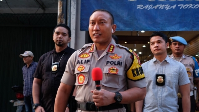 Datangi Toko Emas Balaraja, Kapolres Lompati Etalase