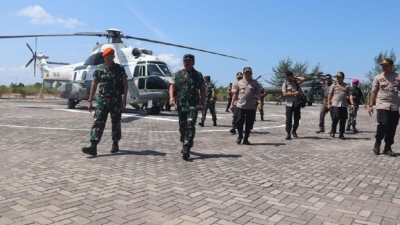 Bareng Kapolri, Panglima TNI Tinjau Prajurit Garda Terdepan RI di Batam