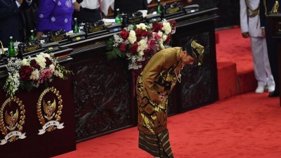 Kelakar Fahri Hamzah soal Pakaian Adat Sasak yang Dipakai Jokowi
