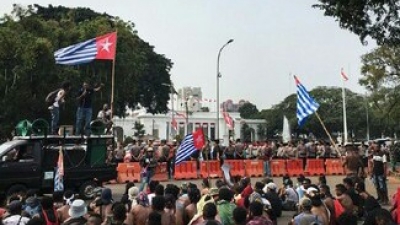 Kapolri Minta Usut Pengibaran Bintang Kejora Seberang Istana