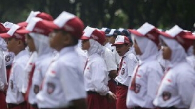 Hari Kesaktian Pancasila, Siswa Berbaris di Lubang Buaya