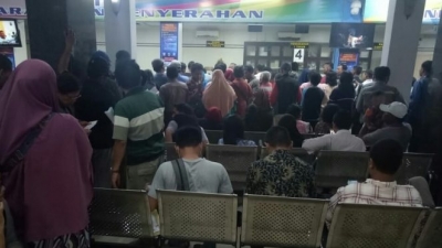 Samsat Medan Utara Di Padati Masyarakat Untuk Bayar Pajak Kenderaan