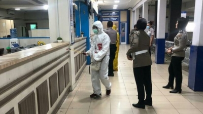 Direktur Lantas Poldasu Seterilkan Ruangan Guna Terhindar Wabah Covid 19