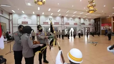 Irjen Pol Martuani Sormin Melakukan Pensucian Bendera Pataka Dalam Jelang Ultah Bhayangkara Polri Ke 74