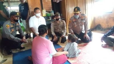 Kapolres Pel.Belawan Peduli Bantu Biaya Perobatan Bocah Penderita Leukemia
