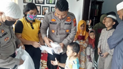 Kapolsek Percut Sei Tuan, AKP Ricky Pripurna Atmaja Menjamu Anak Yatim Piatu