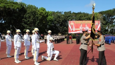 Irjen Pol Merdy Serahkan Jabatan Kapolda Sultra Kepada Irjen Pol Yan Sultra Indrajaya