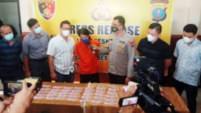 Pengedar Uang Palsu Bilangan Seratus Ribu Rupiah, Bersama Tersangka dan Sejumlah Peralatan Cetak Disita