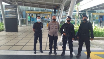 Pasukan Gagana Brimob Polda Sumut dan TNI Bersama Personel Kewilayahan Pengamanan Bandara
