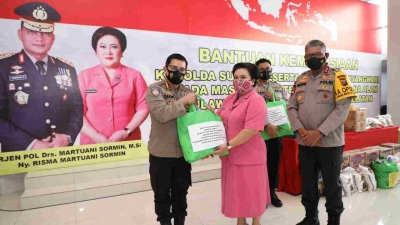 Kapolda dan Ibu Ketua Bhayangkari Sumut Berbagi Kasih Merasa Kemsnusian Bantu Masyarakat Sulbar dan Kalsel