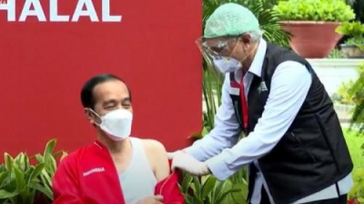 Dr.Abdul Muthalib Akui Lebih Tenang Suntik Vaksin Kedua Kepada Presiden RI Jokowi