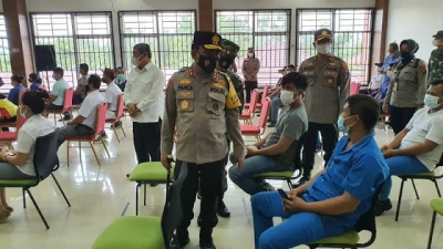 Vaksinasi 530 Pekerja Buruh, Kapolda Sumut dan Pangdam I/BB Lakukan Pengecekan