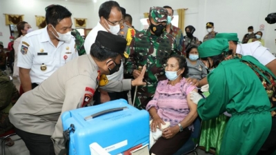 Kapolda Sumut, Kunjungan Kerja ke Humbahas Meninjau Proses Percepatan Vaksin Bagi Masyarakat Samosir