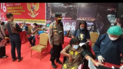 HUT ke 76, Polsek Medan Timur Lakukan Kegiatan Vaksinasi Di Gedung Mall Centre Point