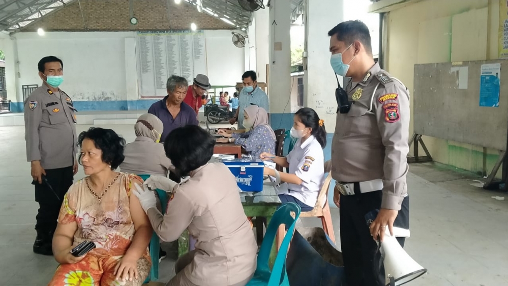 Kapolsek Pancur Batu Tinjau Pelaksanaan Program Vaksin