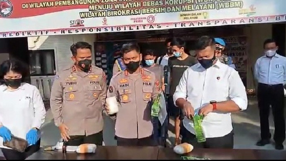 Polrestabes Medan Tangkap Dua Tersangka Penjual Sabu Palsu