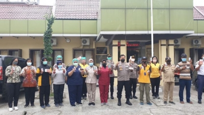 Kepala RS Bhayangkara Medan Peduli pada Seluruh Staf dan Jukir Rumah Sakit