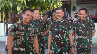 Panglima TNI Datang di Makorem 162) WB di Sambut Wakasad