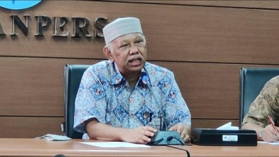 Ketua Dewan Pers Prof Azyumardi Azra, Saat Mendarat di Bandara, Petugas Kesehatan Langsung Bawa ke RS Selangor