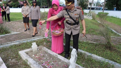 Hari Bhayangkara Ke-77 Diperingati Polresta Deli Serdang, Ziara dan Tabur Bunga di Makam Pahlawan