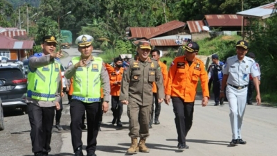Dirlantas Polda Sumut Kombes Muji Bersama Kapolres Tapsel Mengecek Jalan Lintas Batu Jombang