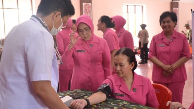Peringatan Hari Polwan 75 Tahun, Ketua Bhayangkari Sumut Menggelar Donor Darah