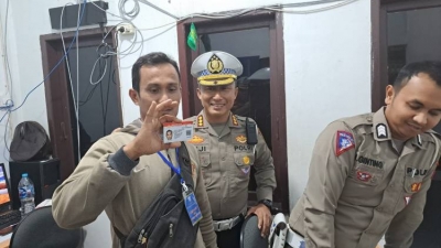 Dirlantas Polda Sumut Kombes Pol. Muji Ediyanto, SH, Sik Melihat Langsung Pelayanan SIM di Polresta Deli Serdang