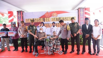 Kapolri Sigit dan Panglima TNI Agus Salurkan Bantuan Sosial Untuk Masyarakat Maluku
