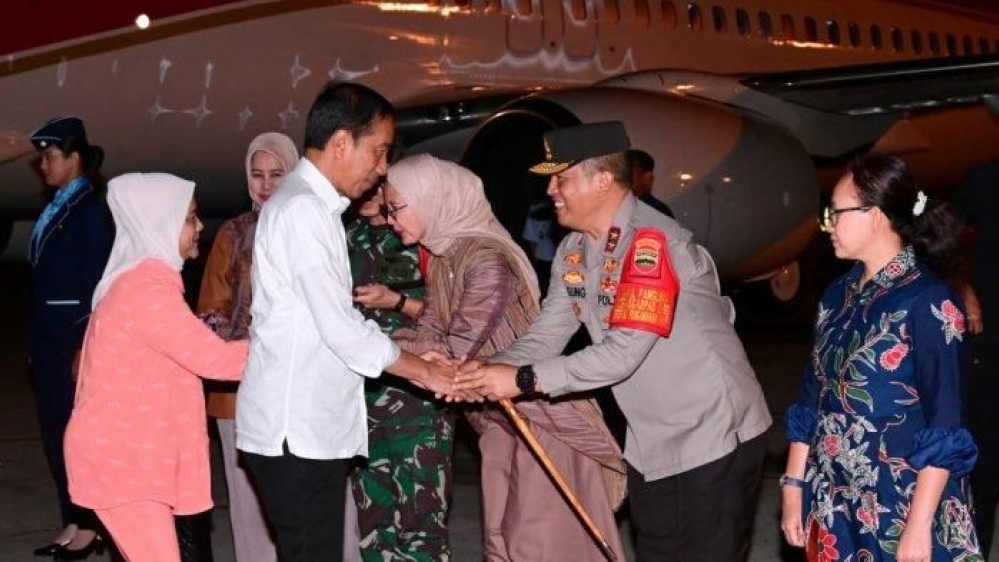 Presiden RI Jokowi Datang di Bandara Kualanamu, Disambut Kapolda Sumatera Utara