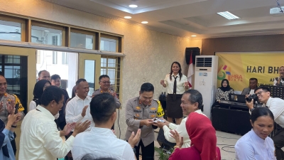 Kapolres Sibolga Berikan Kejutan Kue Ulang Tahun Kepada Kajari Sibolga
