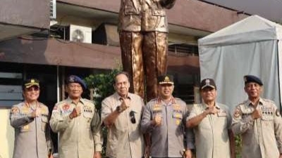 Patung Hoegeng Kini Berdiri Tegak di Polrestabes Medan, Kapolda Sumut : Itu Polisi Jujur