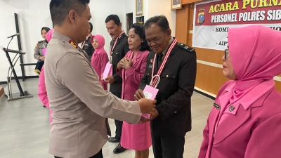 Dengan Linangan Air.Mata, 3 Personel Terbaik Polres Sibolga Purna.Bhakti
