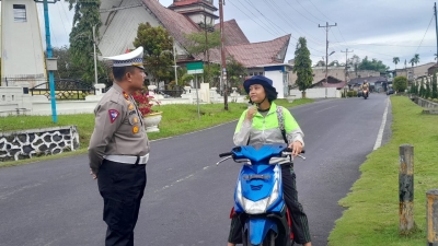 Antisipasi Kemacetan Sat Lantas Polres Pakpak Bharat Aktif Laksanakan Giat Strong Point Kamseltibcar Lantas Terwujud