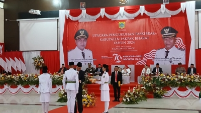 Kapolres Pakpak Bharat, Diwakili Kabag SDM, Hadiri Upacara Pengukuhan Pengibar Bendera Pusaka