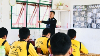 Dalam Rangka Ops Mantap Praja Toba 2024 Polres Pakpak Bharat Sosialisasi Berita Hoax - Ujaran Kebencian Di SMAN 1 Salak