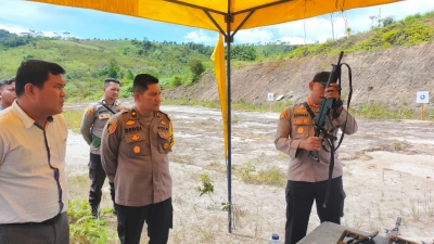 Asah Kemampuan Kapolres Pakpak Bharat Ajak Personil Latihan Menembak