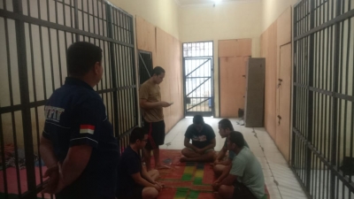 Sat Tahti Polres Pakpak Bharat Adakan Pembinaan Rohani Dan Mental Bagi Tahanan