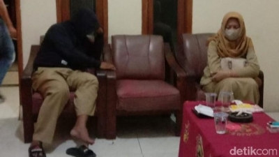 Tangis Suami di Mojokerto Saat Melihat Istrinya Telanjang Bersama Pria Lain
