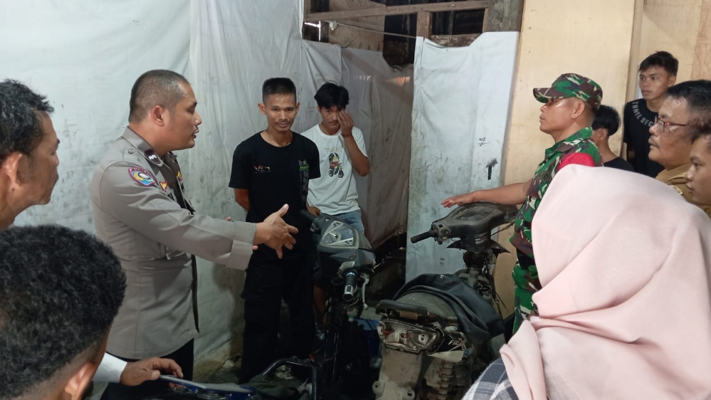 Wujudkan Sitkamtibmas Yang Kondusif,  Bhabinkamtibmas Kunjungi.Warga