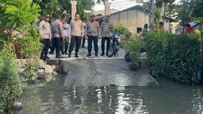 Curah Hujan Tinggi Binjai Dilanda Banjir Kapolres Binjai Ulurkan Bantuan