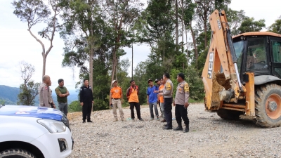 Kesigapan Polres Pakpak Bharat dan.BPBD Dalam Atasi Jalan Lagan Tertutup Material Longsor Bisa Fungsi Kembali