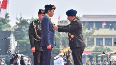 Kapolri Sigit Anugrahi Jokowi Medali Loka Praja Samrakshana