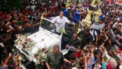 Ribuan Warga Blora Berdesakan Sambut Cagub-Cawagub Jateng Nomor Urut 2, Bisa Bertemu Jokowi dan Luthfi- Yasin
