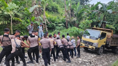 Personel BKO Polda Sumut Berjibaku antar Logistik Pemilu