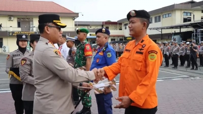 Personel Berprestasi  Diberi Penghargaan, Kapolrestabes Medan : Jadikan Tantangan Sebagai Peluang