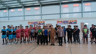Kapolres Pakpak Bharat di Wakili Kapolsek Sukaramai Cari Bibit Atlit Muda Bola Volley Saat Hadiri Turnamen Piala Bupati Semi Open Cup III Pakpak Bbarat Tahun 2024