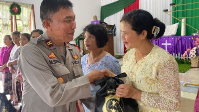 Polres Sibolga Laksanakan Minggu Kasih dan Bagikan Bansos