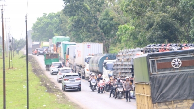 Kapolres Labuhanbatu, AKBP Dr. Bernhard L. Malau, S.I.K., M.H., Turun Langsung Atasi Kemacetan